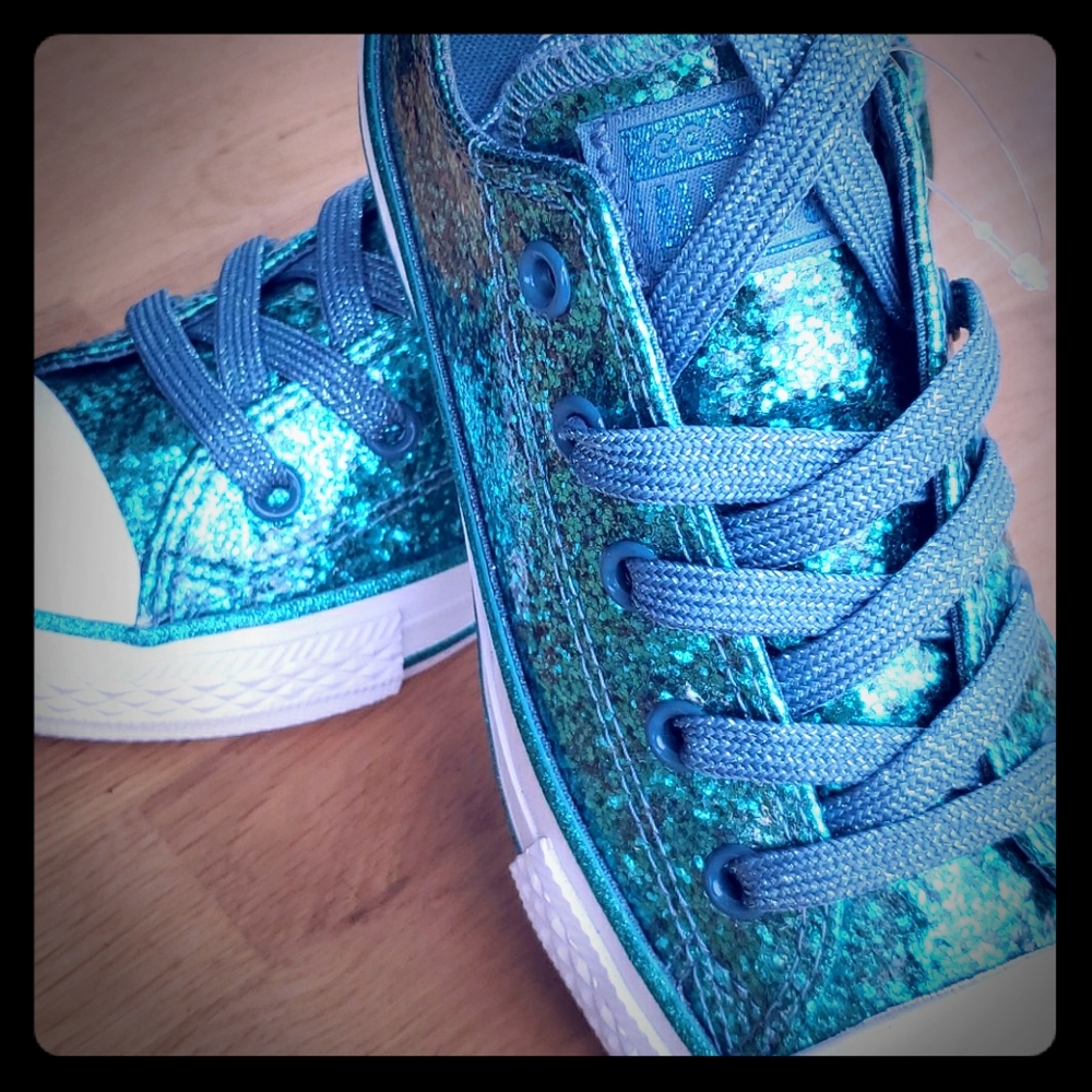 Never been worn: Low Top All Star